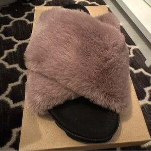 NIB ROAM MINI CLOUD SLIPPERS mauve  FAUX FUR. 37/7